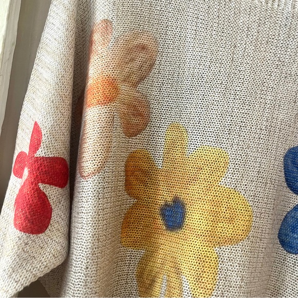 talk of the walk • white & gold metallic floral bat wing top - Picture 6 of 15